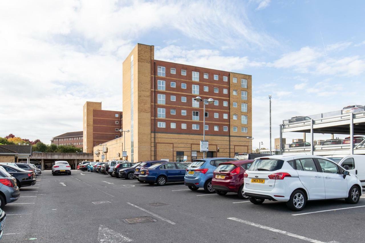 2-Bedroom Apartment Mill Court, Harlow Exterior foto